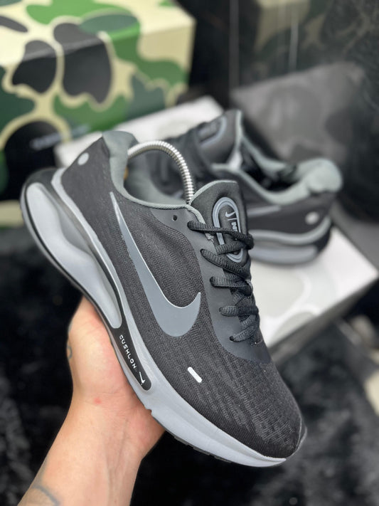 NIKE ZOOM CUSHLON